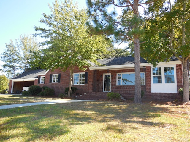 ranch-style house featuring a front yard