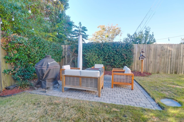 view of yard featuring an outdoor hangout area and a patio