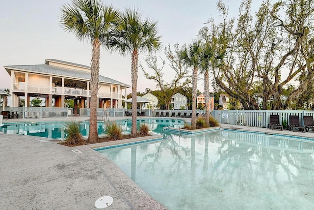 view of swimming pool