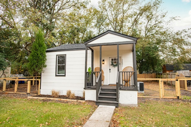 bungalow-style house featuring covered porch and a front lawn