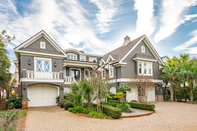 view of front facade featuring a garage