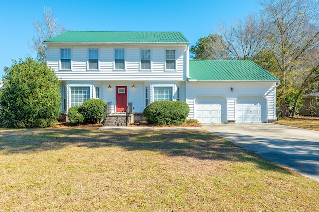 view of front of home featuring a front lawn and a garage