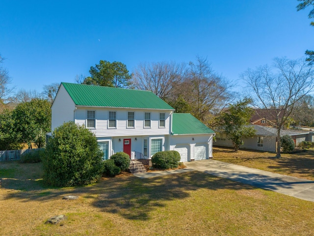 colonial house featuring a front lawn