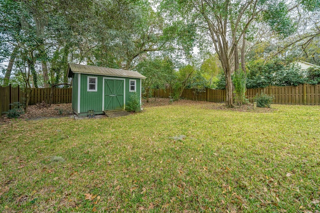 view of yard with a shed