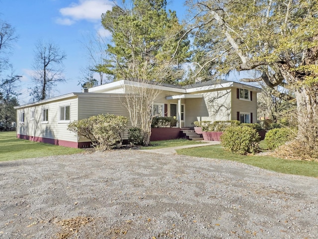 view of front of home with a front lawn