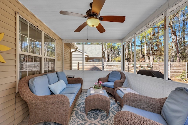 sunroom with ceiling fan