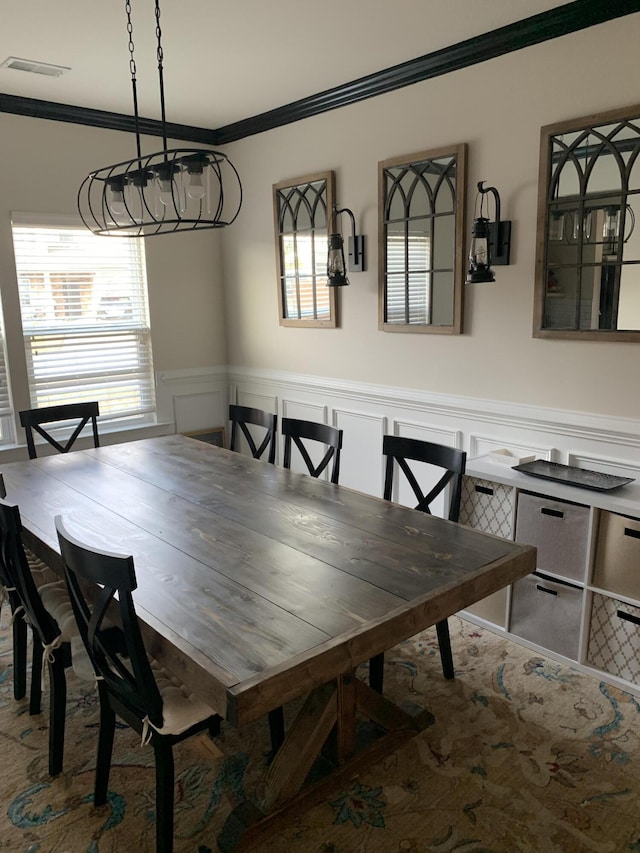 dining space featuring ornamental molding