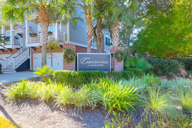 view of community / neighborhood sign