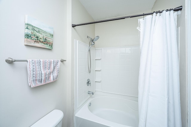 full bathroom featuring shower / bathtub combination with curtain and toilet