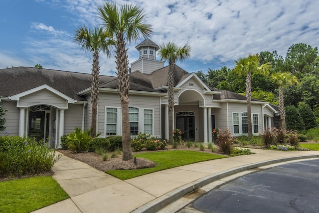 view of front of property featuring a shingled roof