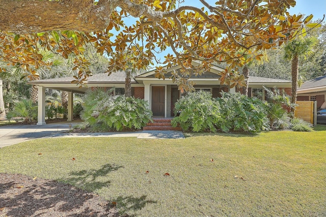 view of front of property featuring a front lawn and a carport