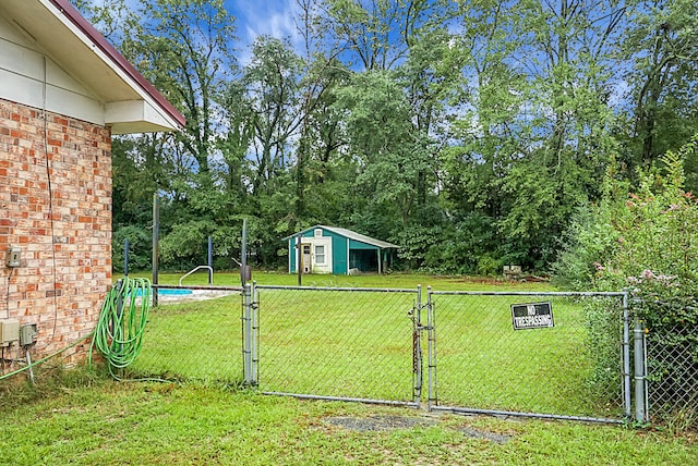 view of yard with a storage shed