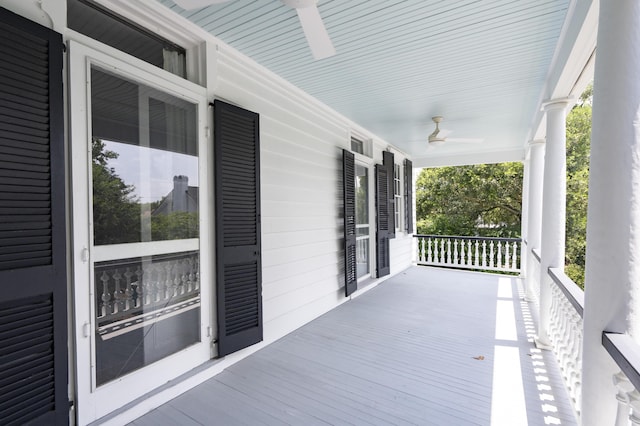 deck with ceiling fan