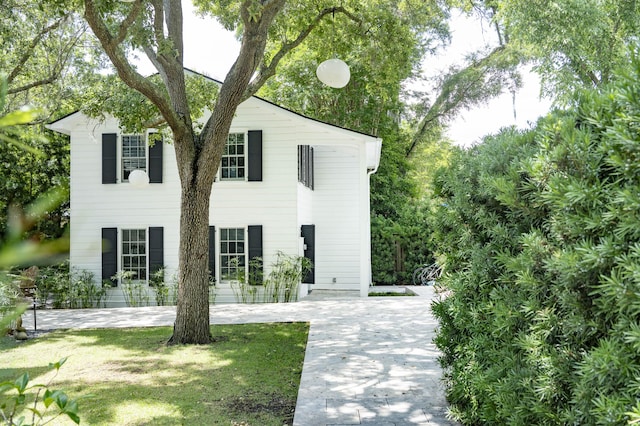 view of front of home with a front yard