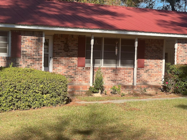 exterior space featuring a front lawn