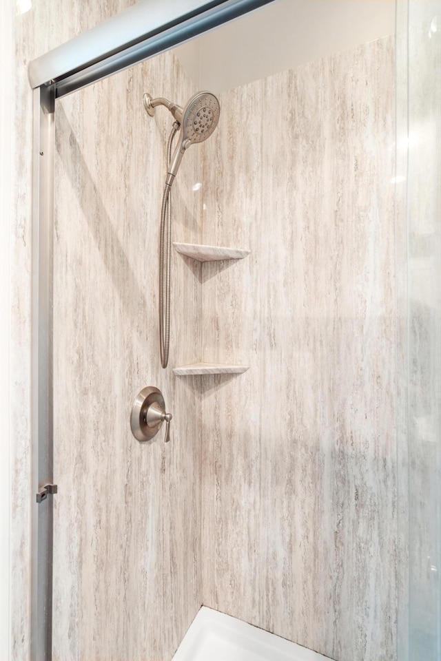 5511 Colonial Chatsworth Cir N, Charleston, SC 29418 - bathroom with a shower