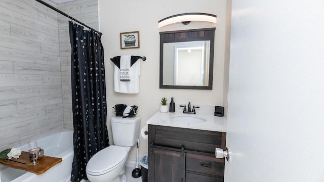 2172 Palermo Pl, North Charleston, SC 29406 - full bath featuring vanity, toilet, shower / bath combo, and baseboards