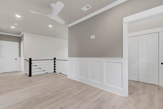 empty room featuring light hardwood / wood-style floors, ceiling fan, and crown molding