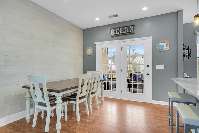 dining area featuring recessed lighting, wood finished floors, visible vents, and baseboards