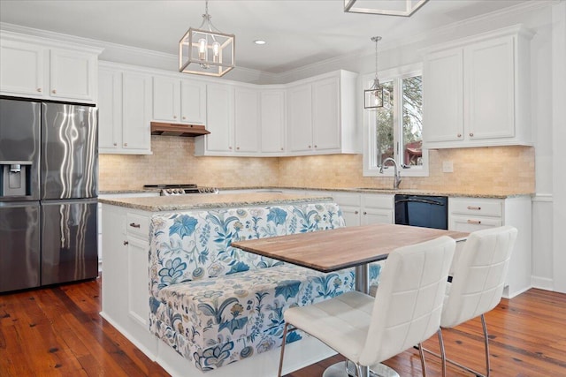 kitchen with under cabinet range hood, dark wood-type flooring, a sink, stainless steel refrigerator with ice dispenser, and dishwasher