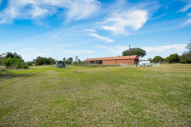 view of yard with an outbuilding and a rural view