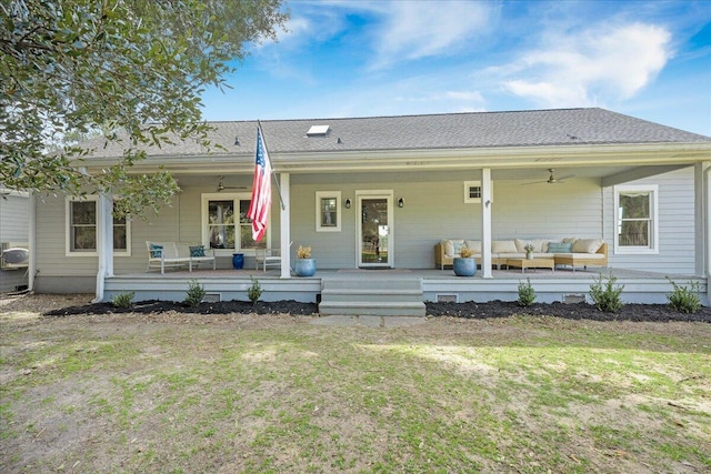 view of front of property with a porch, a shingled roof, an outdoor hangout area, a front yard, and ceiling fan