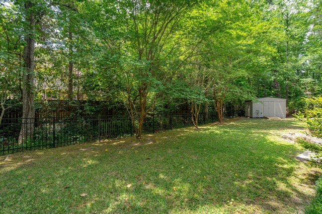 view of yard featuring a storage shed and an outdoor structure