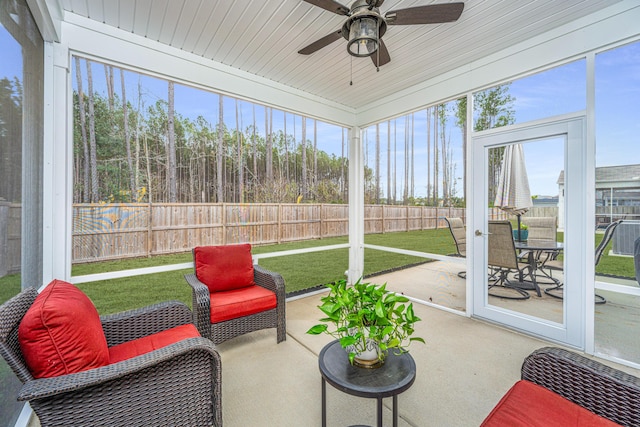 sunroom featuring ceiling fan