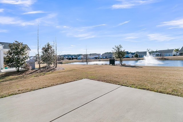 view of yard featuring a water view