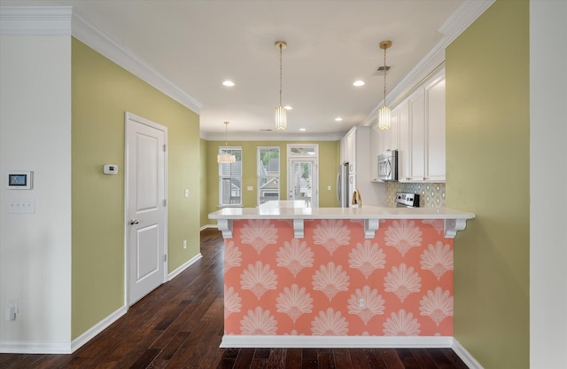 1533 Bluewater Way, Charleston, SC 29414 - kitchen with a breakfast bar, dark wood-style floors, white cabinetry, a peninsula, and light countertops