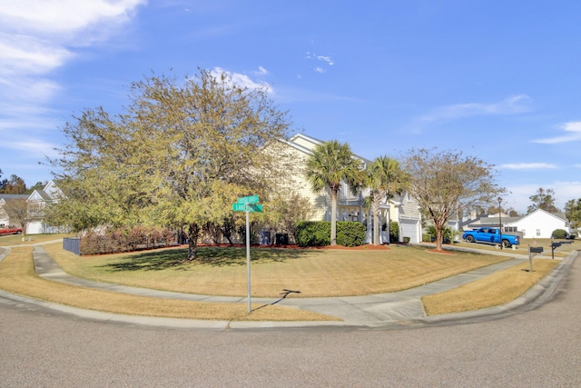 view of front of home featuring a front yard