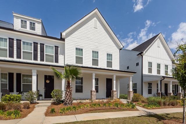 view of front of house featuring covered porch