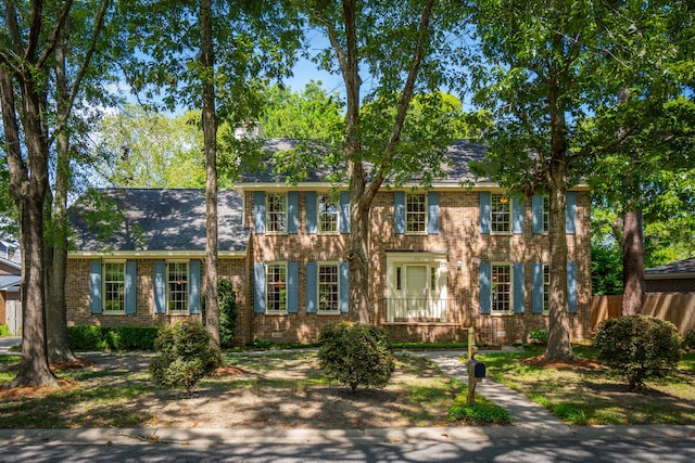 712 Wakendaw Blvd, Mount Pleasant, SC 29464 - colonial home featuring brick siding