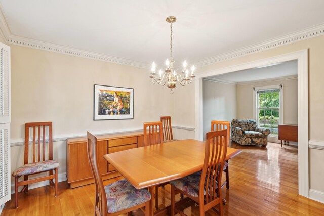 712 Wakendaw Blvd, Mount Pleasant, SC 29464 - dining space featuring a chandelier, crown molding, and light wood-style flooring