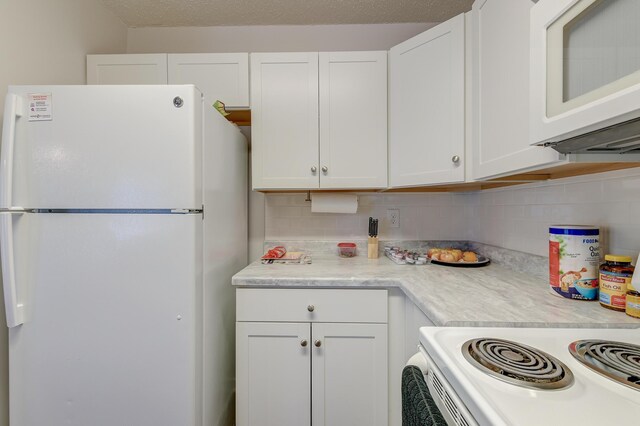 7955 Timbercreek Ln Unit 1807, North Charleston, SC 29418 - kitchen featuring white appliances, tasteful backsplash, light countertops, and white cabinets