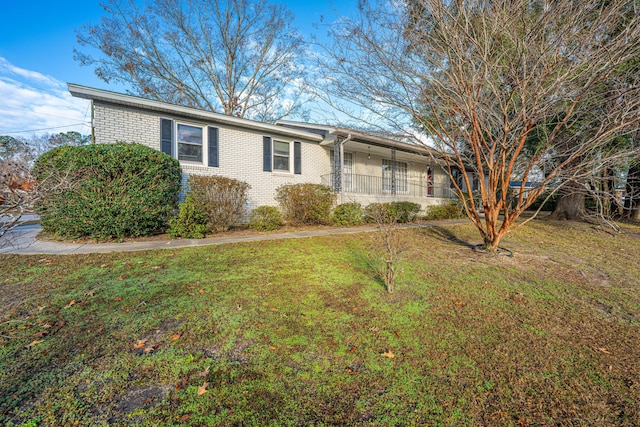 view of front of property with a front lawn