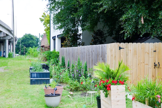 10 Riker St, Charleston, SC 29403 - view of yard