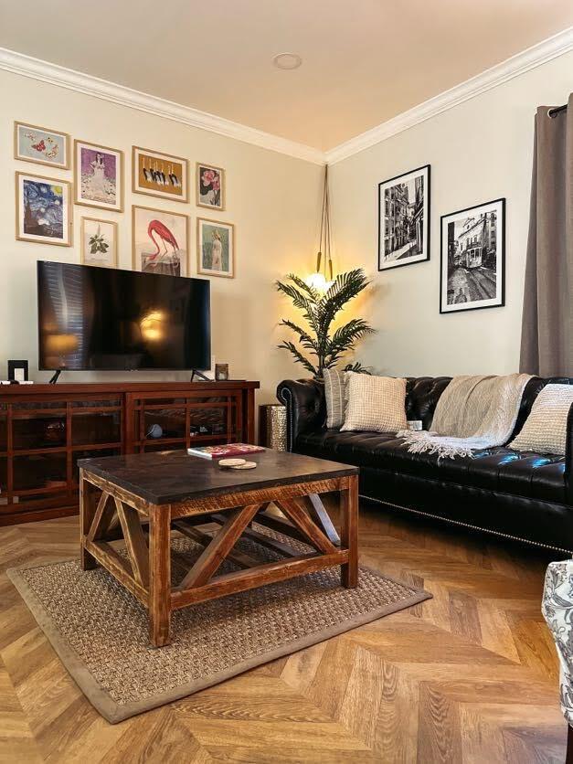 10 Riker St, Charleston, SC 29403 - living room with ornamental molding
