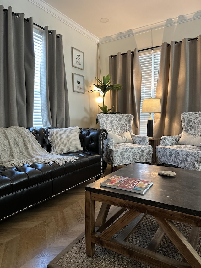 10 Riker St, Charleston, SC 29403 - living area with crown molding