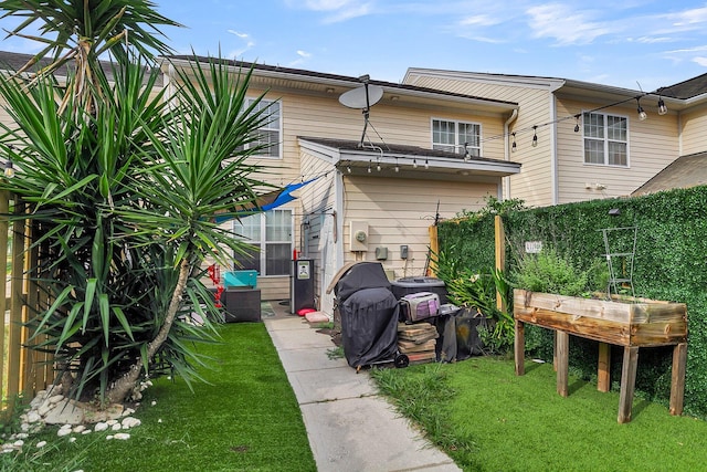 back of house featuring a yard