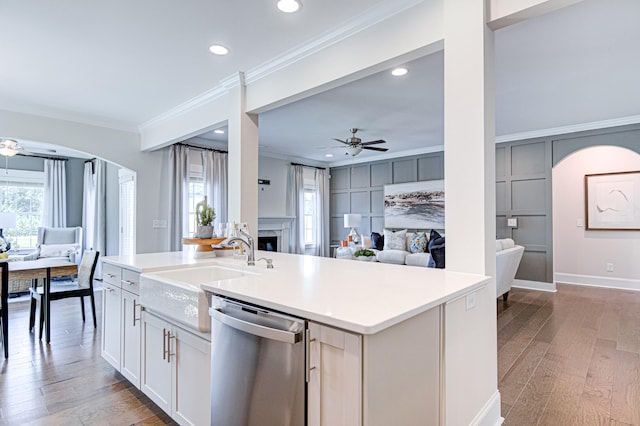 kitchen featuring white cabinetry, dishwasher, ceiling fan, crown molding, and a center island with sink