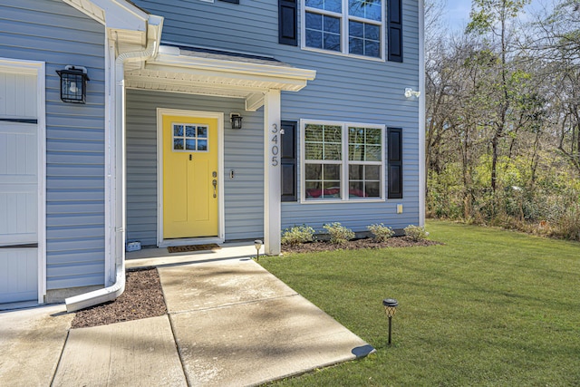 entrance to property featuring a yard