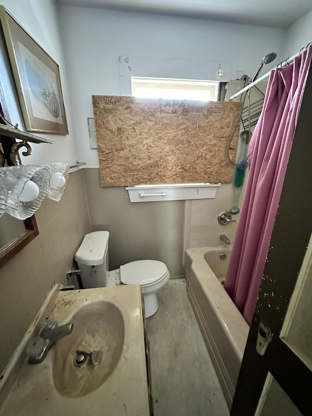 full bathroom with toilet, sink, tile patterned floors, and shower / bath combo with shower curtain