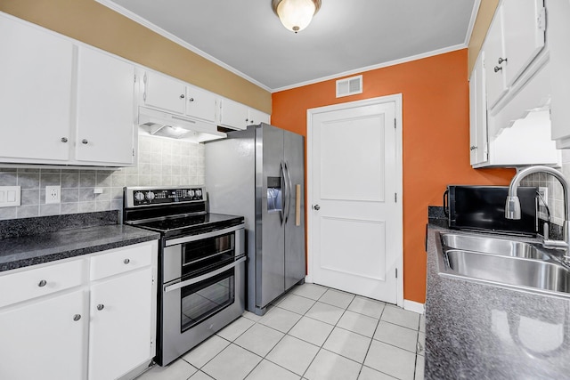 kitchen with stainless steel appliances, visible vents, ornamental molding, a sink, and under cabinet range hood