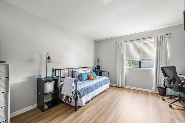 1530 Fort Johnson Rd Unit 1L, Charleston, SC 29412 - bedroom with wood finished floors and baseboards