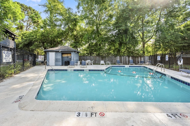 1530 Fort Johnson Rd Unit 1L, Charleston, SC 29412 - community pool featuring a patio and view of scattered trees