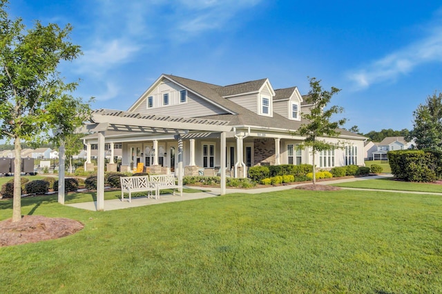 view of front facade with a front yard