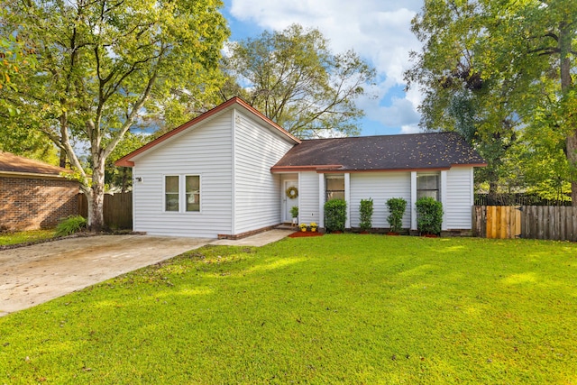 view of front of property with a front yard