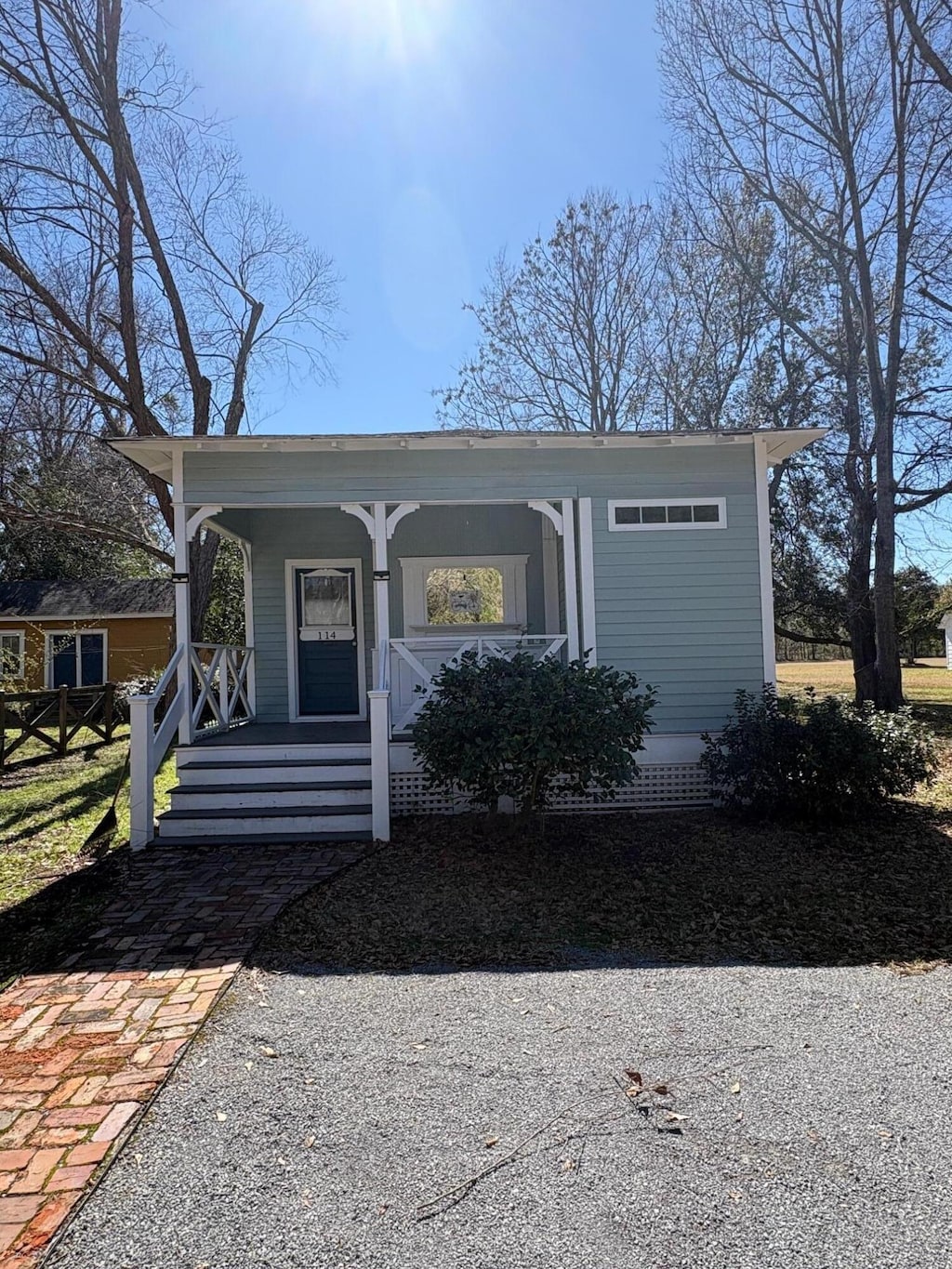 view of front of house featuring covered porch and fence