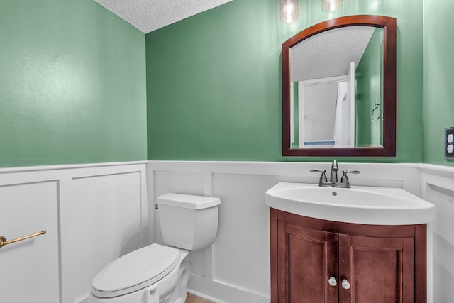 2773 Forest Dew Ct, Charleston, SC 29414 - bathroom featuring a textured ceiling, vanity, wainscoting, and a decorative wall